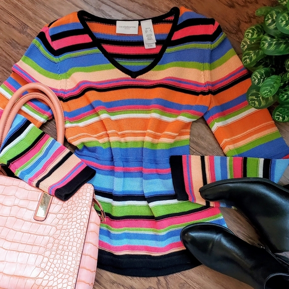 Liz Claiborne Sweaters - EUC - Liz Claiborne V Neck Sweater